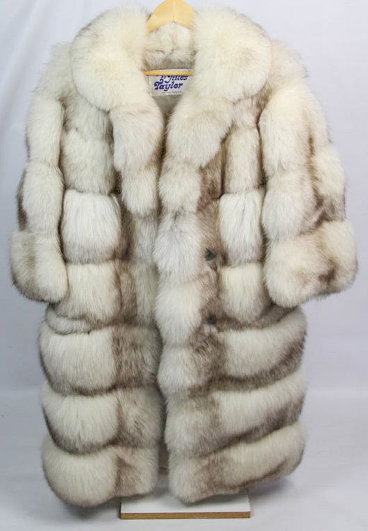 LADIES FOX FUR COAT (1 of 6)