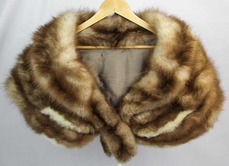 LADIES MINK TWO TONE FUR STOLE: LADIES MINK TWO TONE FUR STOLE Size: 20 x 27" Shipping / Pickup: We Can Ship This Item Lot Location: #1 - Manor's Gallery