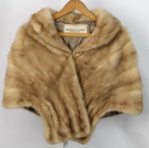 WOODWORD & LOTHROP LADIES MINK FUR STOLE: WOODWORD & LOTHROP LADIES MINK FUR STOLE Size: 26 x 27" Shipping / Pickup: We Can Ship This Item Lot Location: #1 - Manor's Gallery