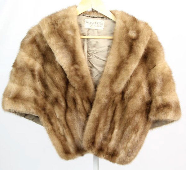 RICHS FUR SALON LADIES MINK FUR STOLE: RICHS FUR SALON LADIES MINK FUR STOLE Size: 22 x 27" Shipping / Pickup: We Can Ship This Item Lot Location: #1 - Manor's Gallery