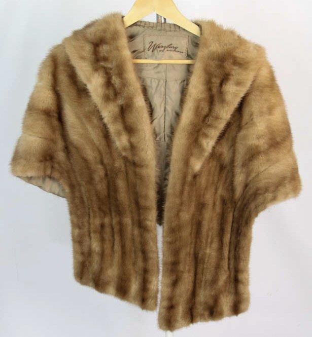 WARZBURG LADIES MINK FUR STOLE: WARZBURG LADIES MINK FUR STOLE Size: 30 x 27" Shipping / Pickup: We Can Ship This Item Lot Location: #1 - Manor's Gallery