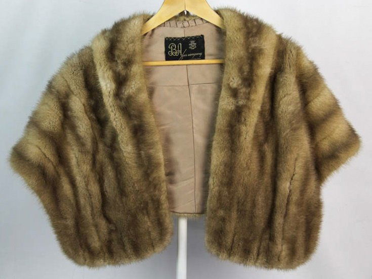 BA FUR COMPANY LADIES MINK FUR STOLE: BA FUR COMPANY LADIES MINK FUR STOLE Size: 23 x 26" Shipping / Pickup: We Can Ship This Item Lot Location: #1 - Manor's Gallery