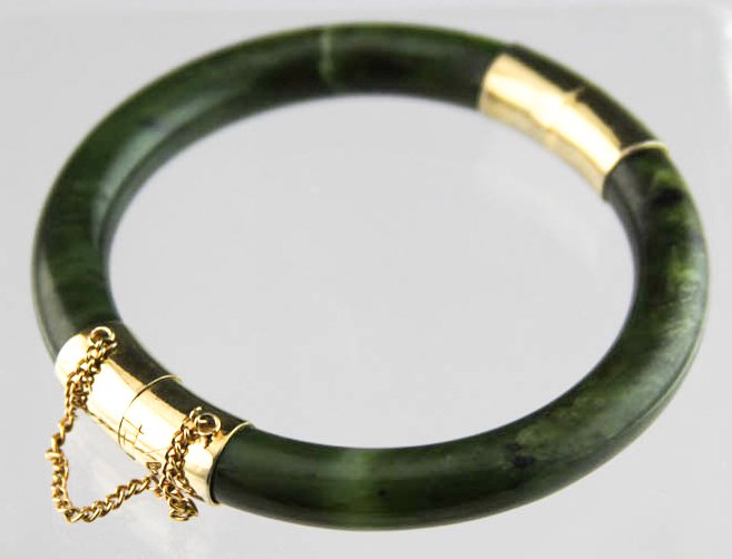 LADIES JADE BANGLE BRACELET (1 of 4)