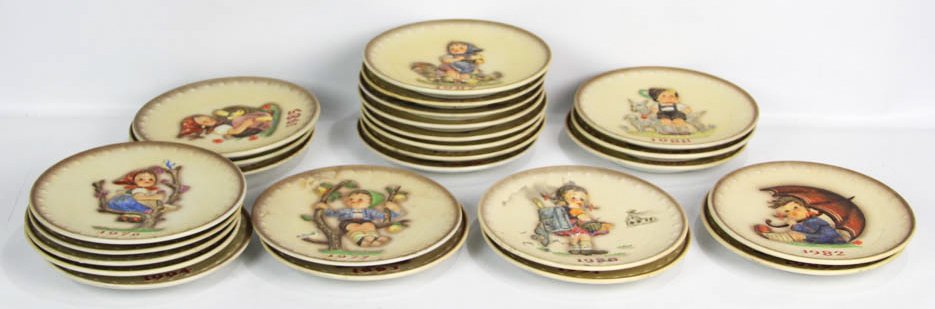 LOT OF 25 HUMMEL PORCELAIN PLATES 1971-1995 (1 of 6)