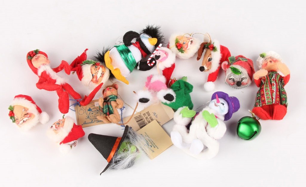 LOT OF 14 MIXED ANNALEE CHRISTMAS DOLLS (1 of 5)