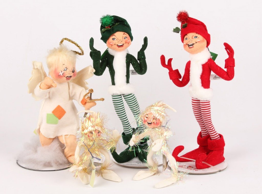 LOT OF FIVE ANNALEE CHRISTMAS DOLLS (1 of 4)