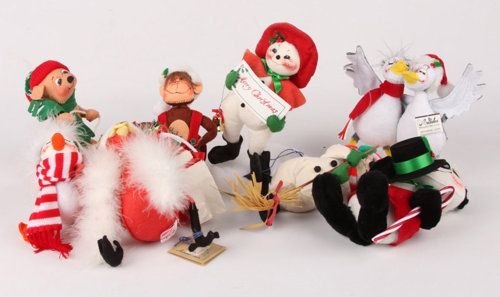 LOT OF EIGHT ANNALEE CHRISTMAS DOLLS (1 of 6)