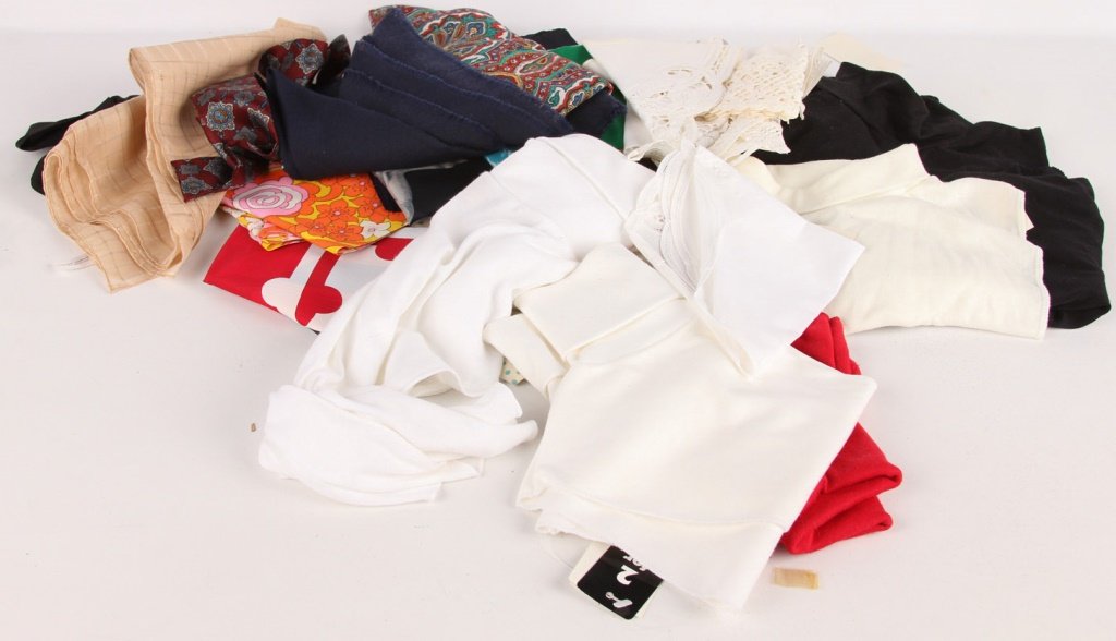 MIXED LOT OF LADIES ESTATE TEXTILES SCARVES & MORE: MIXED LOT OF LADIES ESTATE TEXTILES SCARVES & MORE To include scarves, doilies, and more. Shipping / Pickup: We Can Ship This Item Lot Location: #1 - Manor's Gallery
