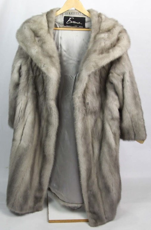 LADIES SAPPHIRE MINK COAT (1 of 7)