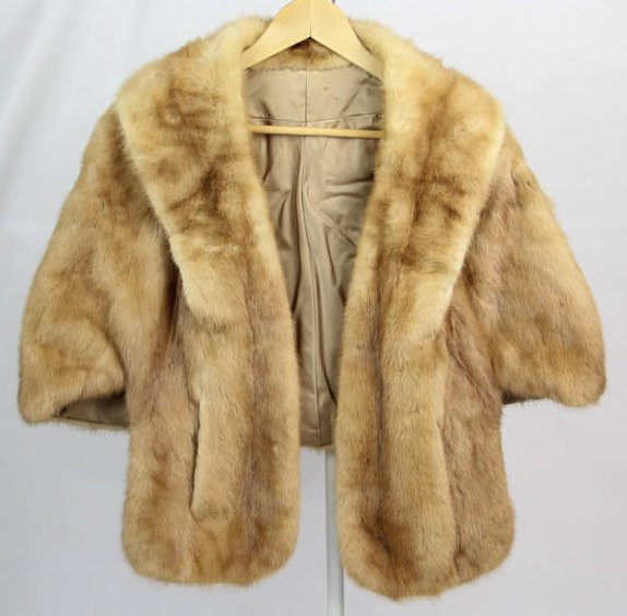 LADIES MINK FUR STOLE: LADIES MINK FUR STOLE Size: 28 x 27" Shipping / Pickup: We Can Ship This Item Lot Location: #1 - Manor's Gallery