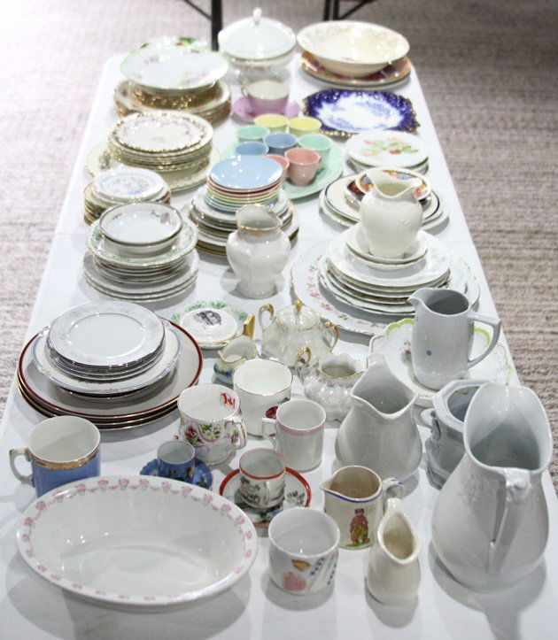 LARGE LOT OF MIXED CHINA & PORCELAIN PIECES (1 of 7)