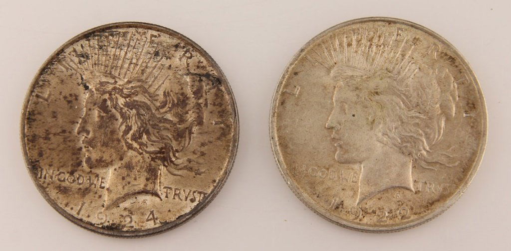 LOT OF 2 US 1922 & 1924 SILVER PEACE DOLLARS (1 of 4)