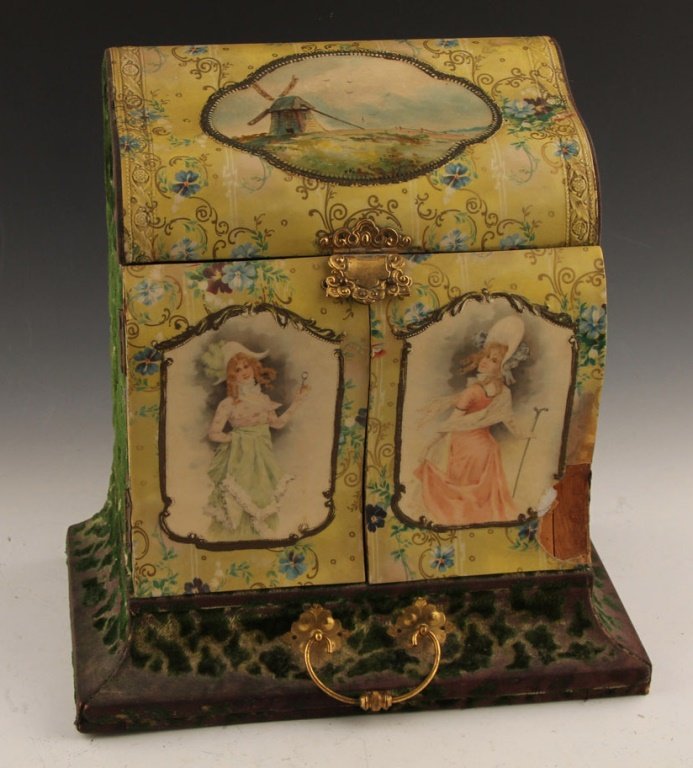 VANITY DRESSER SET: VANITY DRESSER SET Vanity dresser set, interior is silk lined and includes six vanity pieces Size: 11 x 12.5" Shipping / Pickup: Buyer Pick Up, 3rd Party Lot Location: #1 - Manor's Gallery