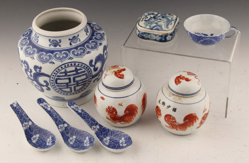MIXED LOT OF CHINESE BLUE & WHITE PORCELAIN ITEMS (1 of 5)