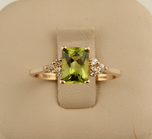 14K YELLOW GOLD EMERALD CUT PERIDOT RING (1 of 3)