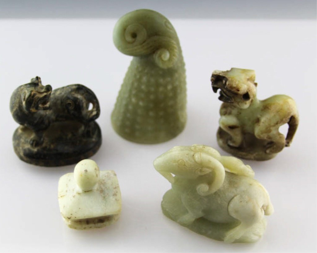 LOT OF 5 SMALL CARVED SOFTSTONE PIECES (1 of 6)
