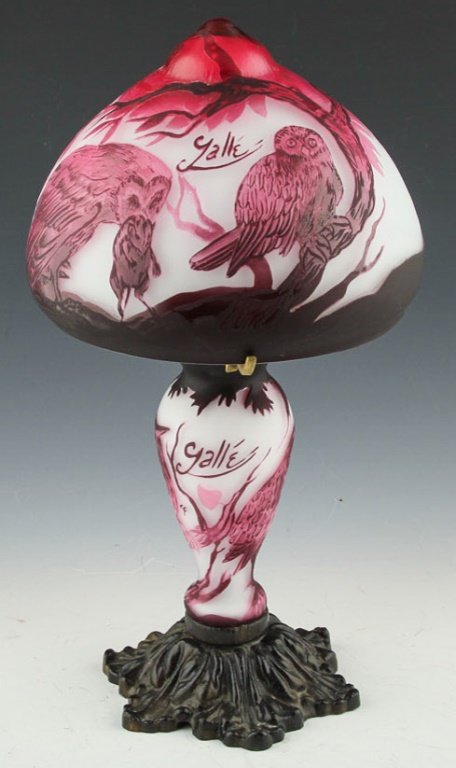 REPRODUCTION GALLE BIRD MOTIF CAMEO GLASS LAMP: REPRODUCTION GALLE BIRD MOTIF CAMEO GLASS LAMP With white and magenta base colors. Size: 13.5" Condition: Very good. Does not include any electrical components.