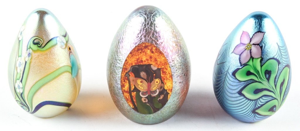 3 - ORIENT & FLUME & ZELLIQUE STUDIOS PAPERWEIGHTS: 3 - ORIENT & FLUME & ZELLIQUE STUDIOS PAPERWEIGHTS IE314 1980, IE8 July 1979, and Zellique Studio. Condition: Very good.