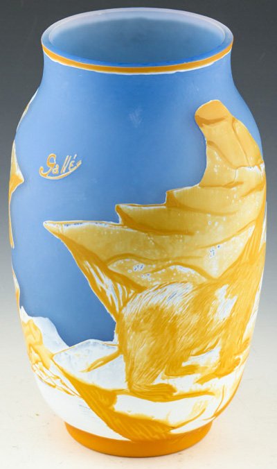 REPRODUCTION GALLE POLAR BEAR CAMEO GLASS VASE (1 of 5)