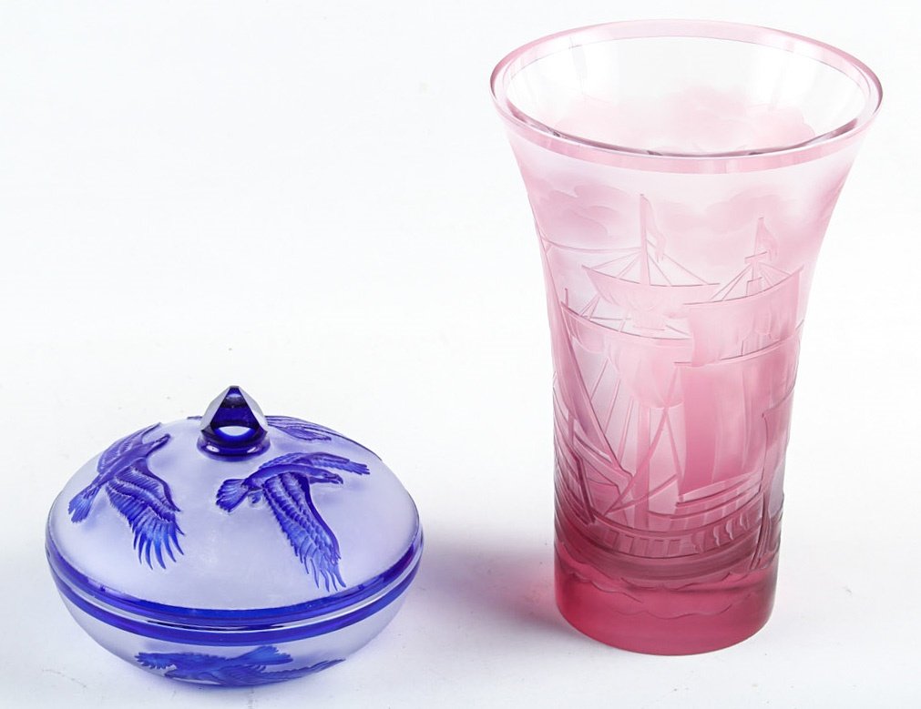 LOT - PINK GLASSWARE VASE AND COVERED BLUE DISH (1 of 3)
