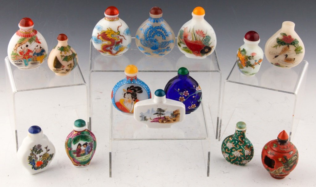 14 CHINESE CERAMIC AND GLASS SNUFF BOTTLES (1 of 7)