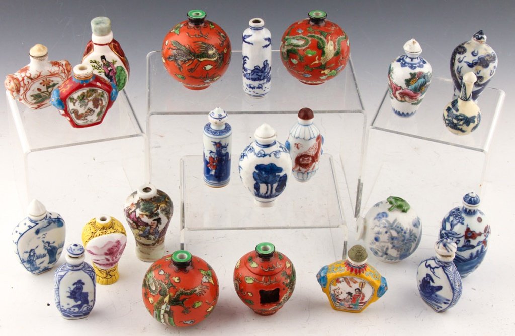 22 CERAMIC CHINESE SNUFF BOTTLES (1 of 7)