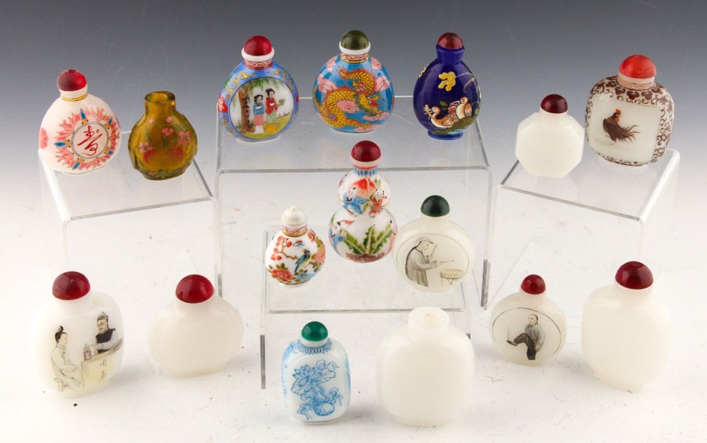 16 CHINESE GLASS PAINTED SNUFF BOTTLES (1 of 7)