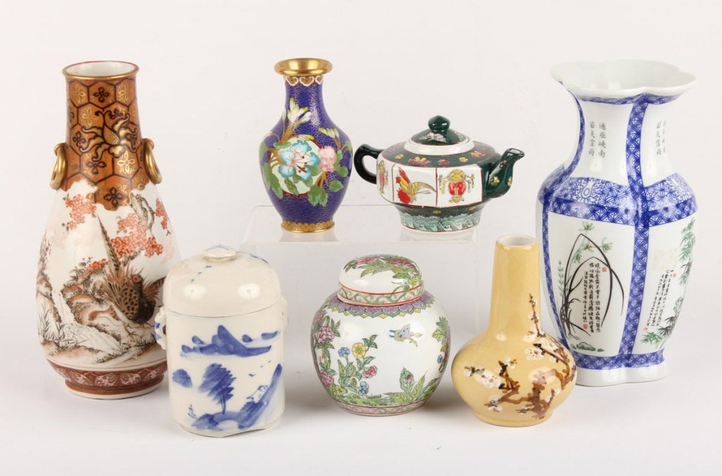 7 CHINESE PORCELAIN VASES JARS & TEA POT (1 of 6)