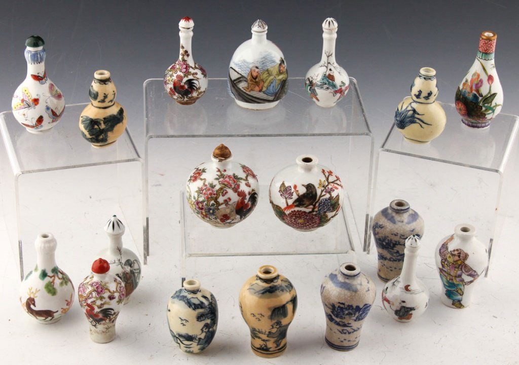 18 CHINESE PORCELAIN GOURD SHAPED SNUFF BOTTLES (1 of 6)