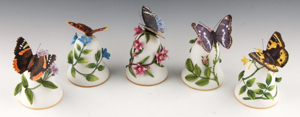LOT OF 5 PORCELAIN BELLS FRANKLIN MINT HARGREAVES (1 of 6)