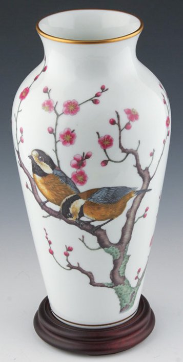 FRANKLIN MINT PORCELAIN JAPANESE VASE DATED 1982 (1 of 5)