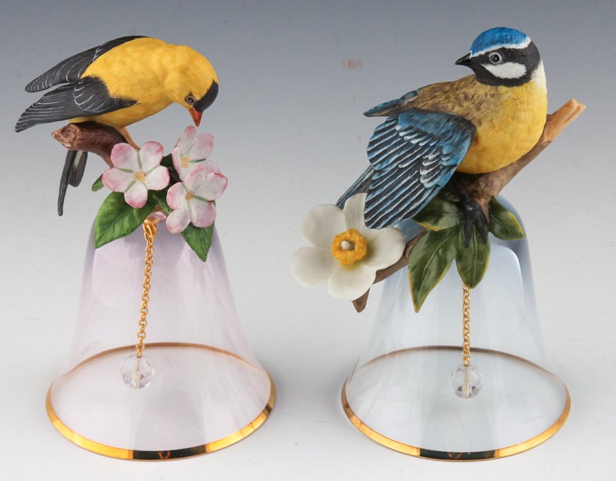 TWO FRANKLIN MINT GLASS BIRD BELLS (1 of 4)
