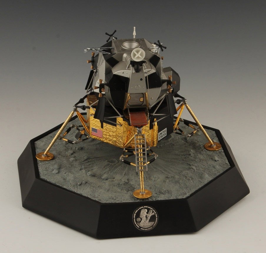 COMMEMORATIVE APOLLO 11 LUNAR MODULE (1 of 5)
