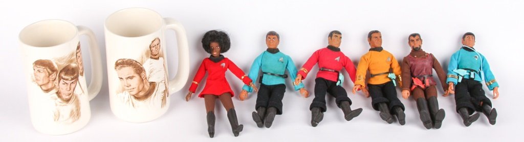 SIX 1974 MEGO 8" STAR TREK FIGURES & TWO MUGS (1 of 5)