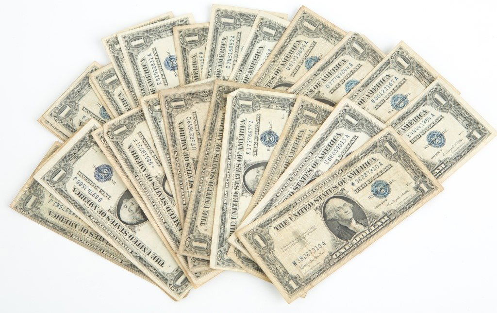 31 US 1935 1957 FEDERAL RESERVE $1 NOTES (1 of 3)