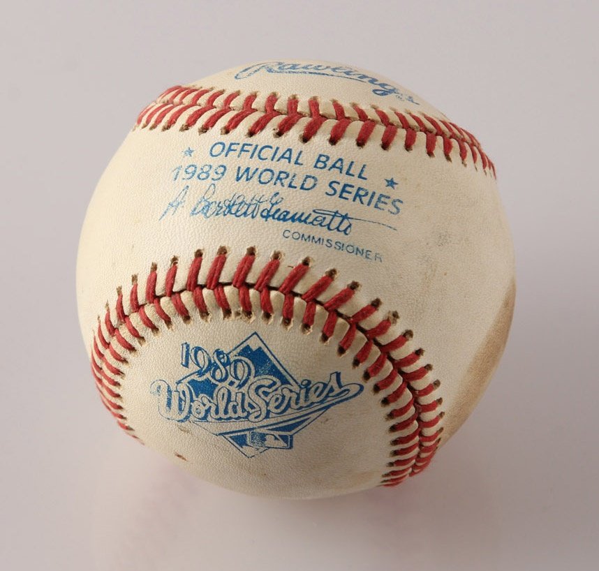 1989 OFFICIAL WORLD SERIES BASEBALL: 1989 OFFICIAL WORLD SERIES BASEBALL Ball was commemorate and not played. Shipping / Pickup: We Can Ship This Item Lot Location: #1 - Manor's Gallery Provenance: Sports Memorabilia & Autograph Collecti