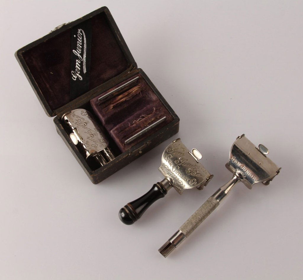 LOT OF 3 GEM JUNIOR LATHER CATCHER SAFETY RAZORS (1 of 4)