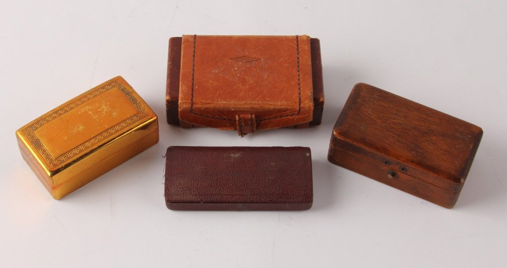 MIXED LOT OF 4 GILLETTE DOUBLE EDGE SAFETY RAZORS (1 of 5)