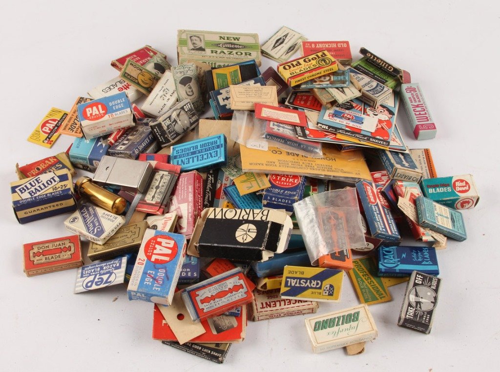 MIXED LARGE LOT OF SAFETY RAZOR BLADE PACKETS: MIXED LARGE LOT OF SAFETY RAZOR BLADE PACKETS Very large grouping of razor blades packets and boxes with mixed makers throughout. Total weight of the bag is about 1.7 pounds. Size: Mixed Shipping / Pi