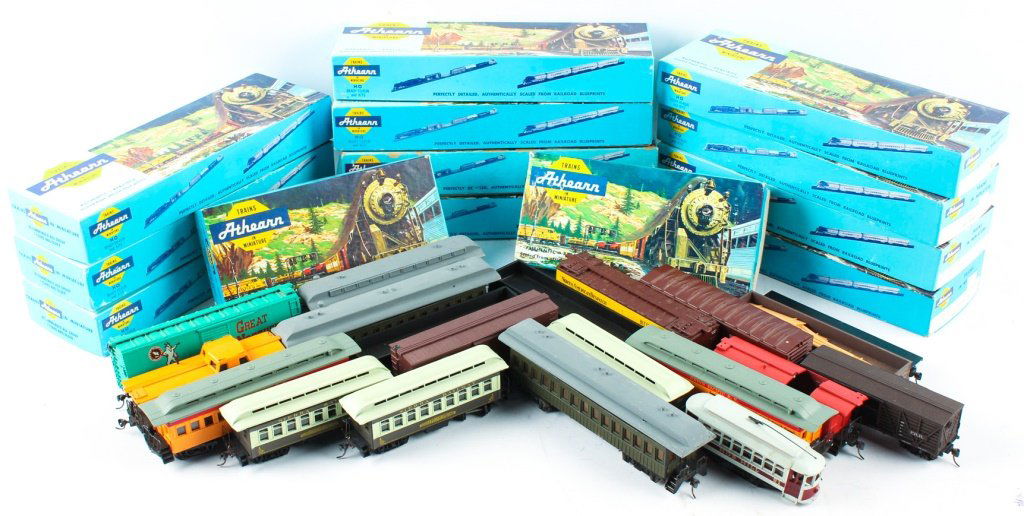 LARGE MIXED LOT OF ATHEARN, TYCO , AND AHM TRAINS (1 of 4)