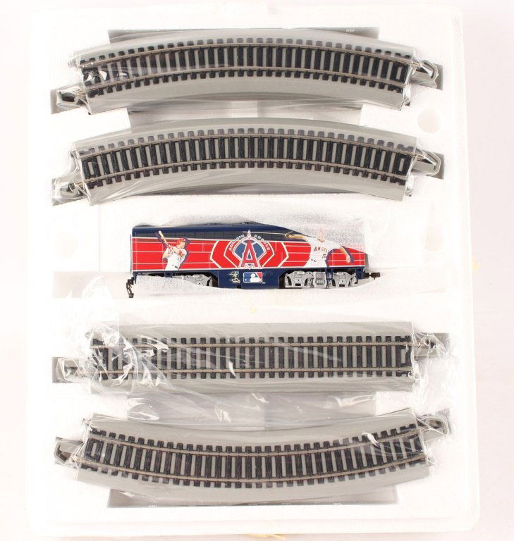 BACHMANN TRAINS 2004 ANAHEIM ANGELS CAR W/TRACKS (1 of 4)