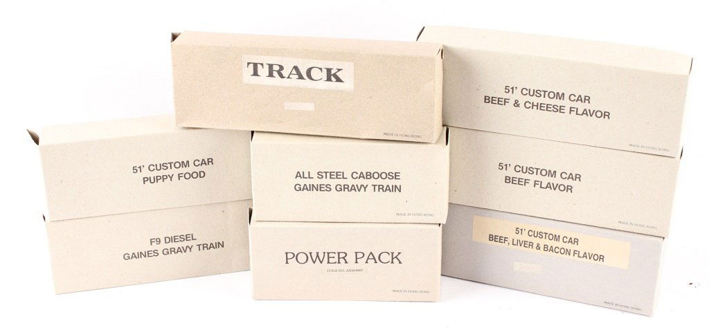 LOT OF BACHMANN MODEL MINI TRAINS (1 of 4)