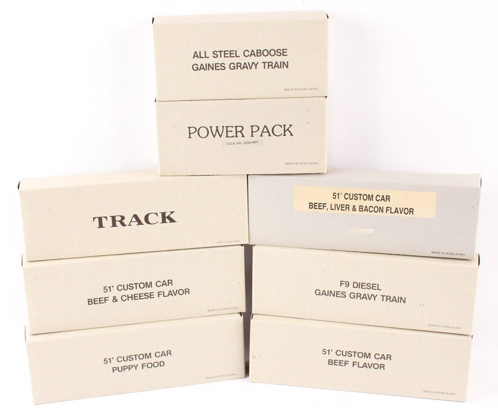 LOT OF BACHMANN MODEL MINI TRAINS (1 of 4)