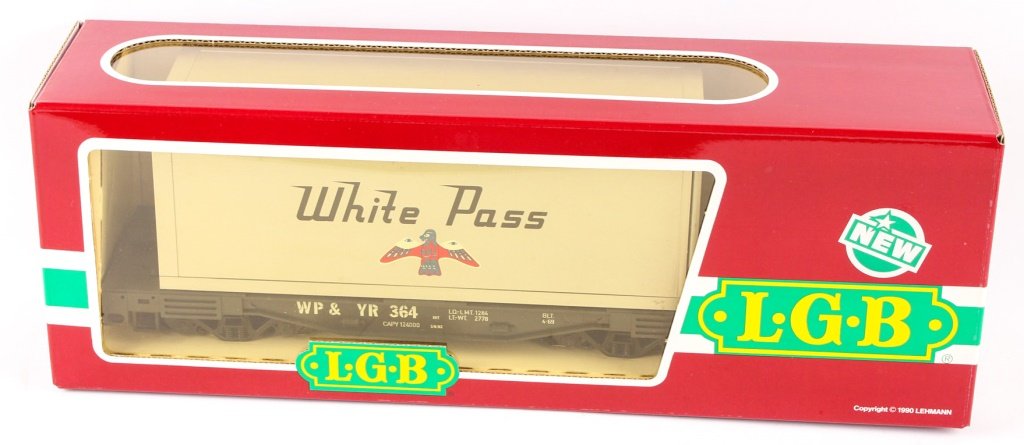 LGB TRAINS 4085 WHITE PASS & YUKON CONTAINER CAR: LGB TRAINS 4085 WHITE PASS & YUKON CONTAINER CAR Includes original box. Shipping / Pickup: We Can Ship This Item Lot Location: #1 - Manor's Gallery