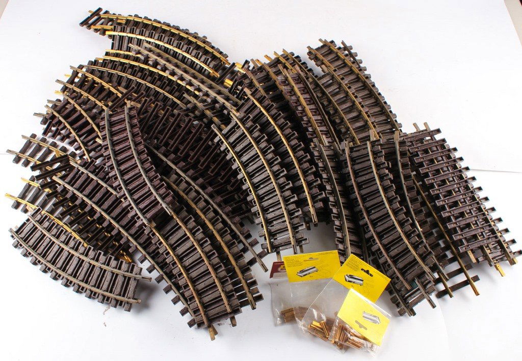 LOT OF LGB TRAIN TRACKS: STRAIGHT AND CURVED (1 of 5)