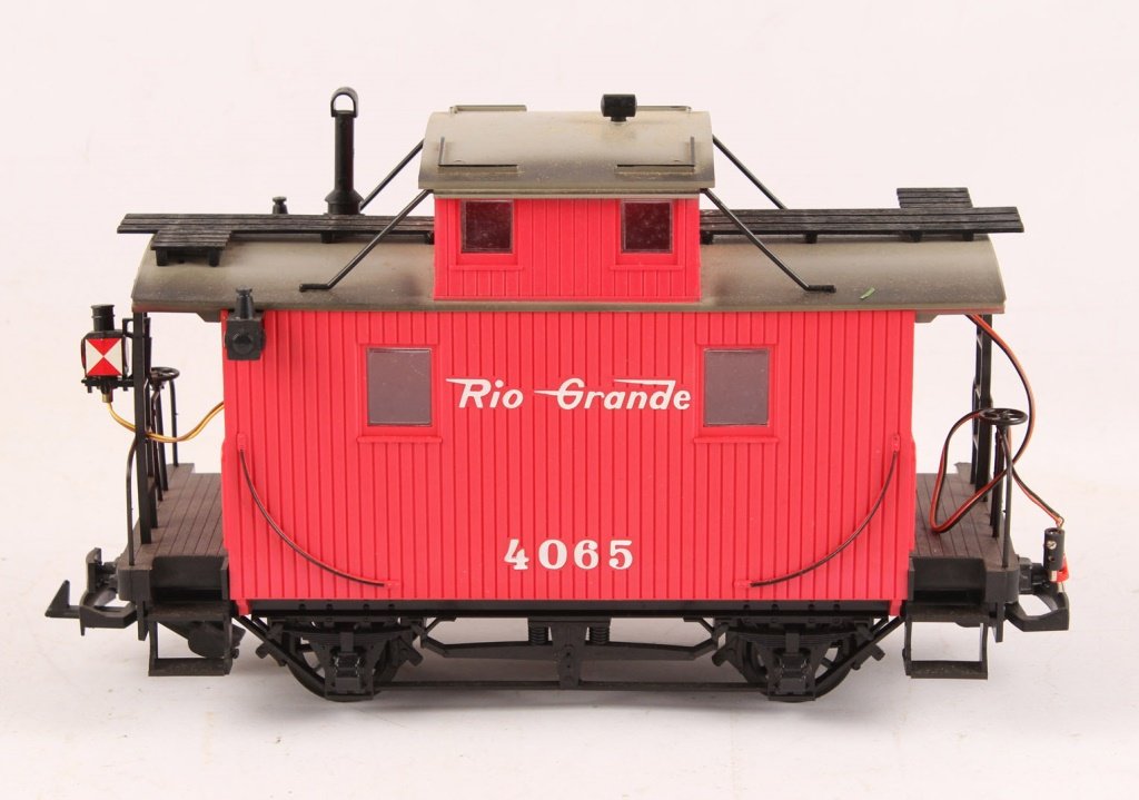 LGB 4065 RIO GRANDE 2-AXLE CABOOSE: LGB 4065 RIO GRANDE 2-AXLE CABOOSE Includes original box. Shipping / Pickup: We Can Ship This Item Lot Location: #1 - Manor's Gallery