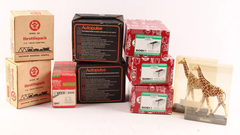 LARGE LOT OF TRAIN ACCESSORIES LGB & MORE (1 of 6)