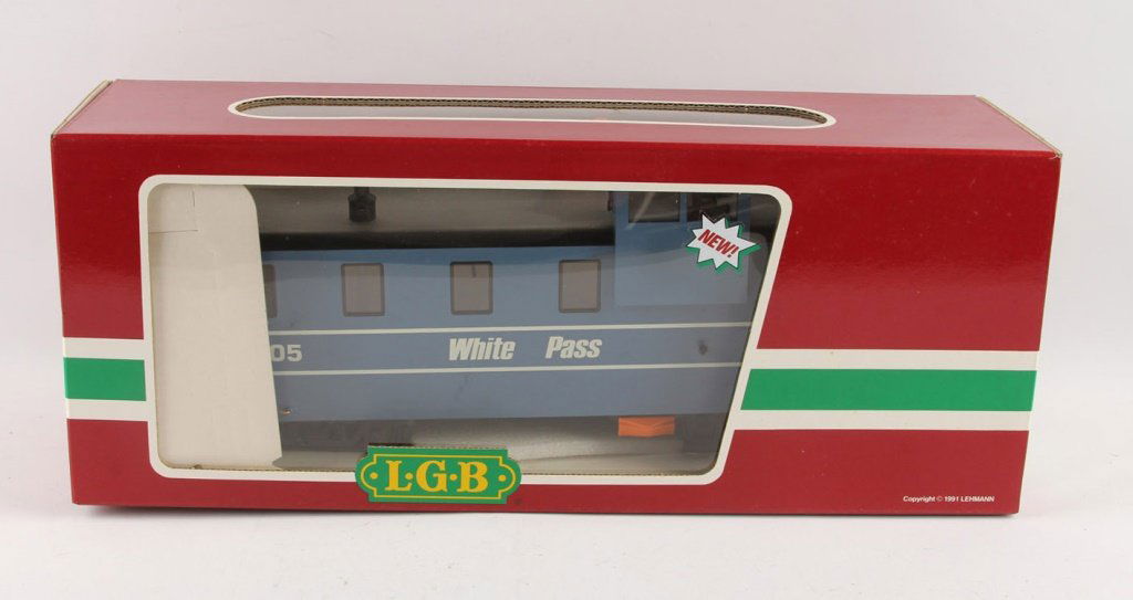 LGB 4071 WHITE PASS CABOOSE WITH LIGHTS (1 of 2)