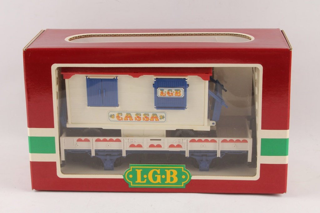 LGB 4037 CIRCUIS WAGON ON FLAT CAR (1 of 3)