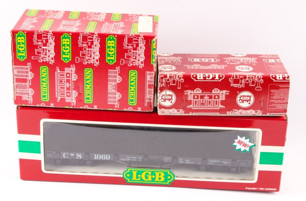 THREE LGB TRAINS: POWDERED TENDER, FLAT CAR, TRACK (1 of 4)